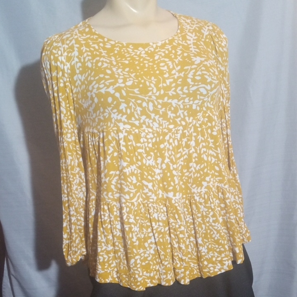 Loose Fit Large Yellow and White Bell Sleeve Pleated Top